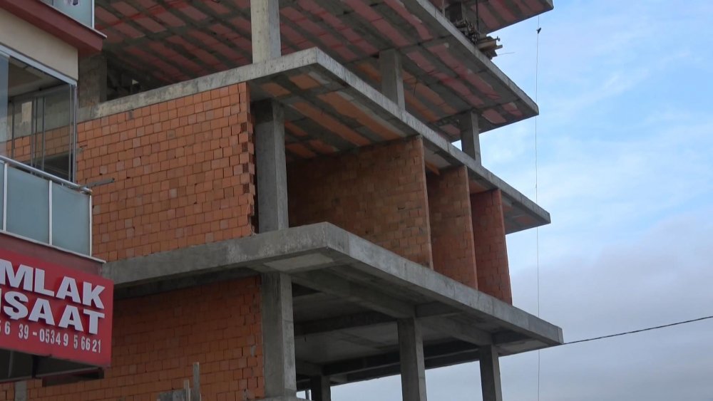 Arnavutköy'de asansör boşluğuna düşen inşaat işçisi hayatını kaybetti