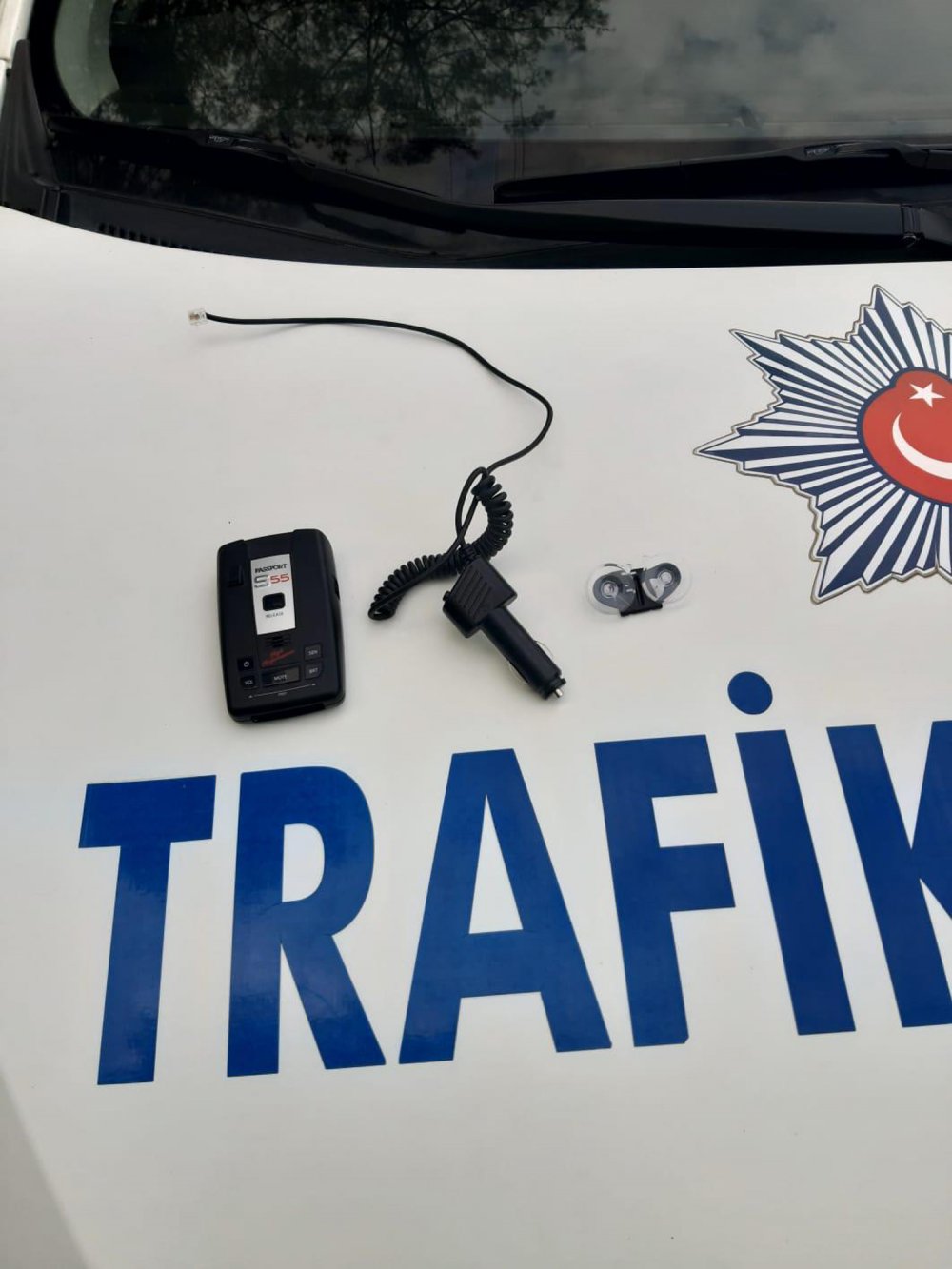 Cipteki ‘radar tespit cihazı’ polisin dikkatiyle bulundu&nbsp;