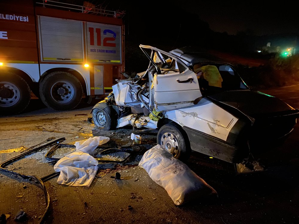 Freni boşalan vincin çarptığı otomobildeki anne ve oğlu öldü, 1 kişi yaralandı