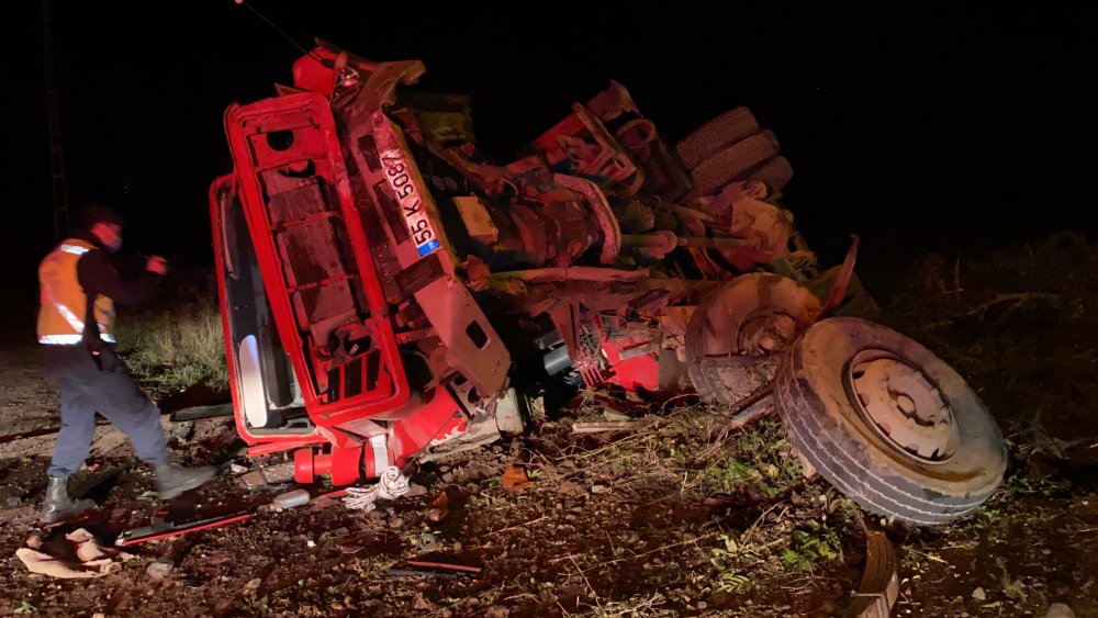 Freni boşalan vincin çarptığı otomobildeki anne ve oğlu öldü, 1 kişi yaralandı