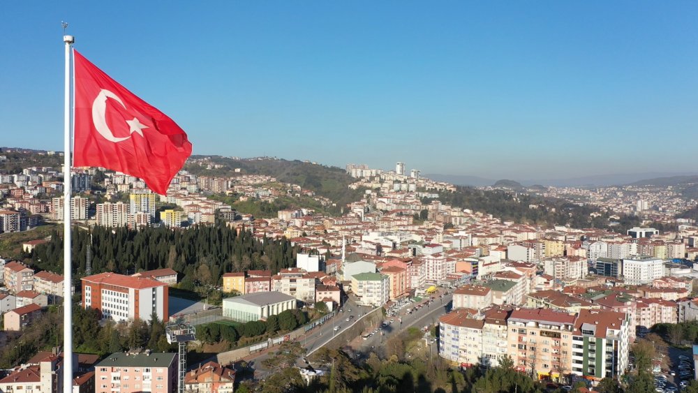 HES uygulamasındaki kırmızı haritaya rağmen Zonguldaklılar sokakta