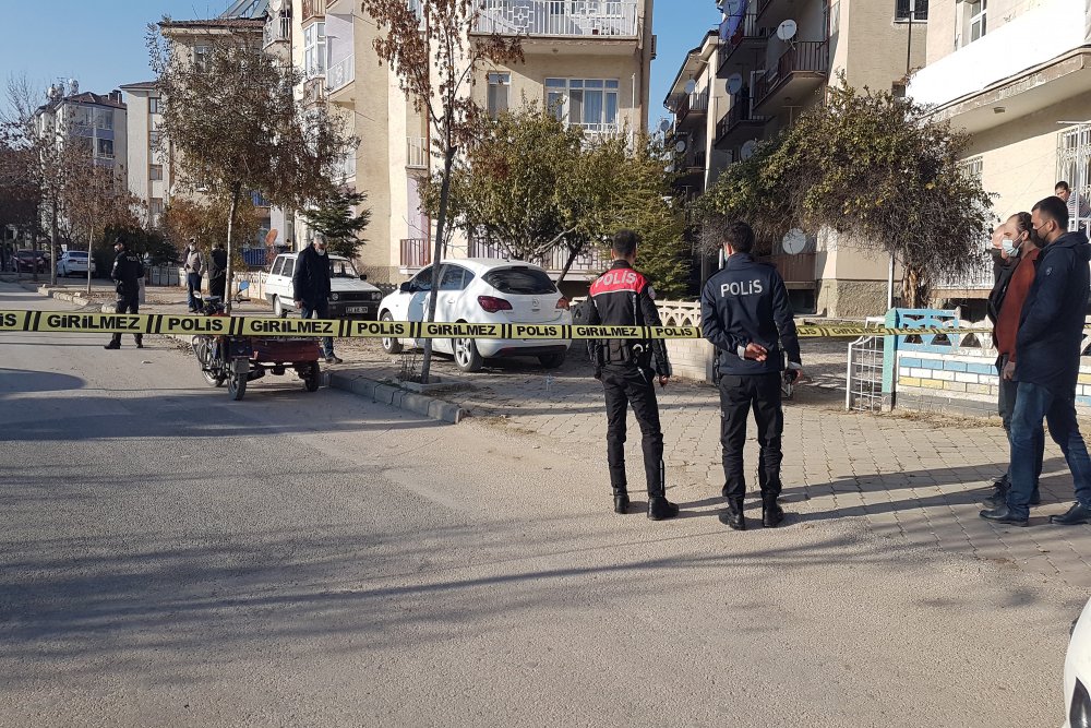 İNANILMAZ OLAY! Sosyal medya üzerinden tartıştığı kadını iş yerine çağırdı