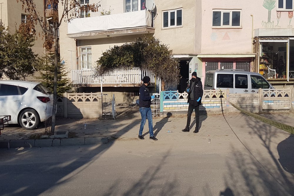 İNANILMAZ OLAY! Sosyal medya üzerinden tartıştığı kadını iş yerine çağırdı