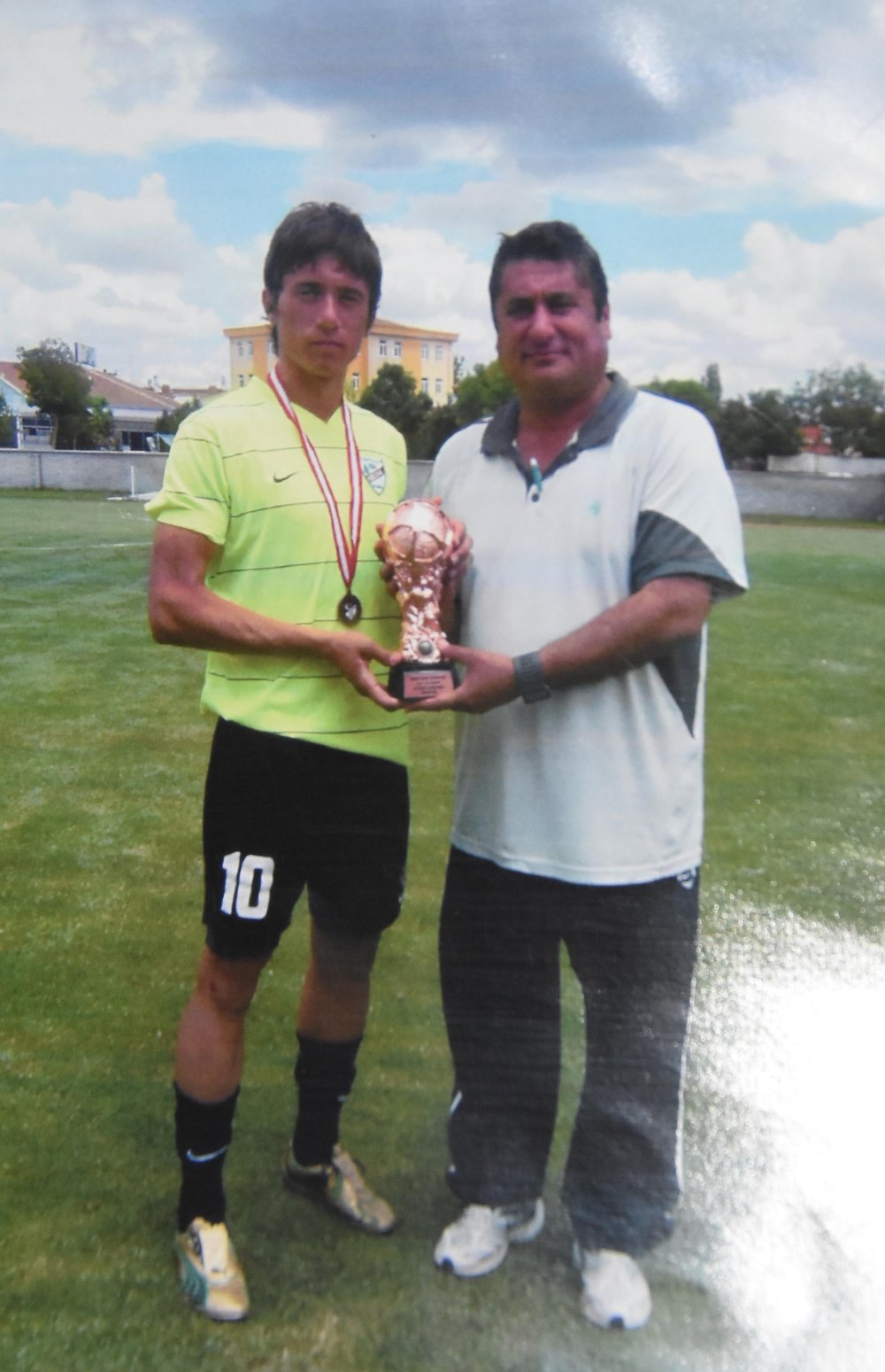 İzmir depreminde hayatını kaybeden futbolcu