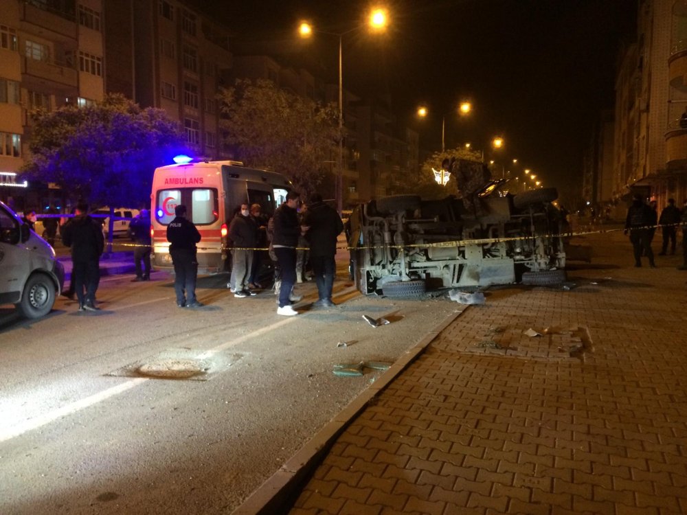 Zırhlı polis aracı, otomobille çarpıştı: 1 polis yaralı