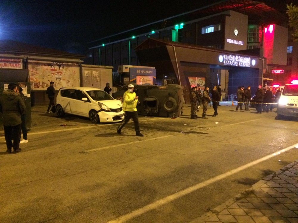 Zırhlı polis aracı, otomobille çarpıştı: 1 polis yaralı