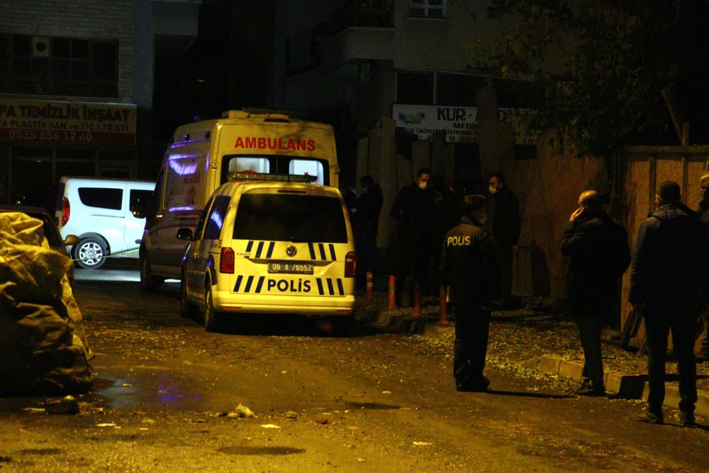 Kavga ettiği yaşlı adamı, başını taşla ezerek öldürdü