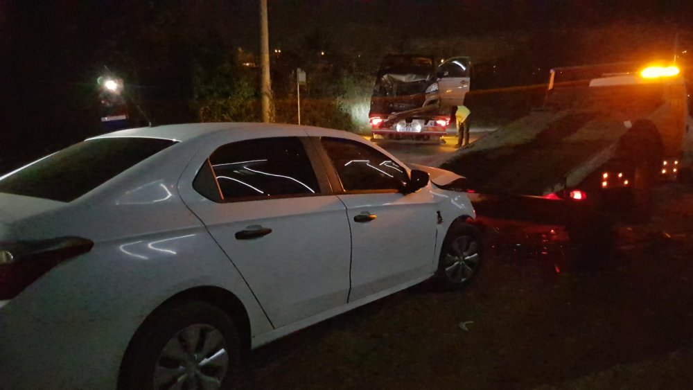 Kocaeli'de minibüs ile otomobil kafa kafaya çarpıştı: 6 yaralı