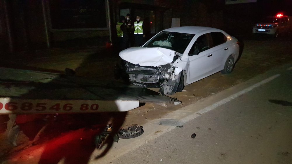Kocaeli'de minibüs ile otomobil kafa kafaya çarpıştı: 6 yaralı