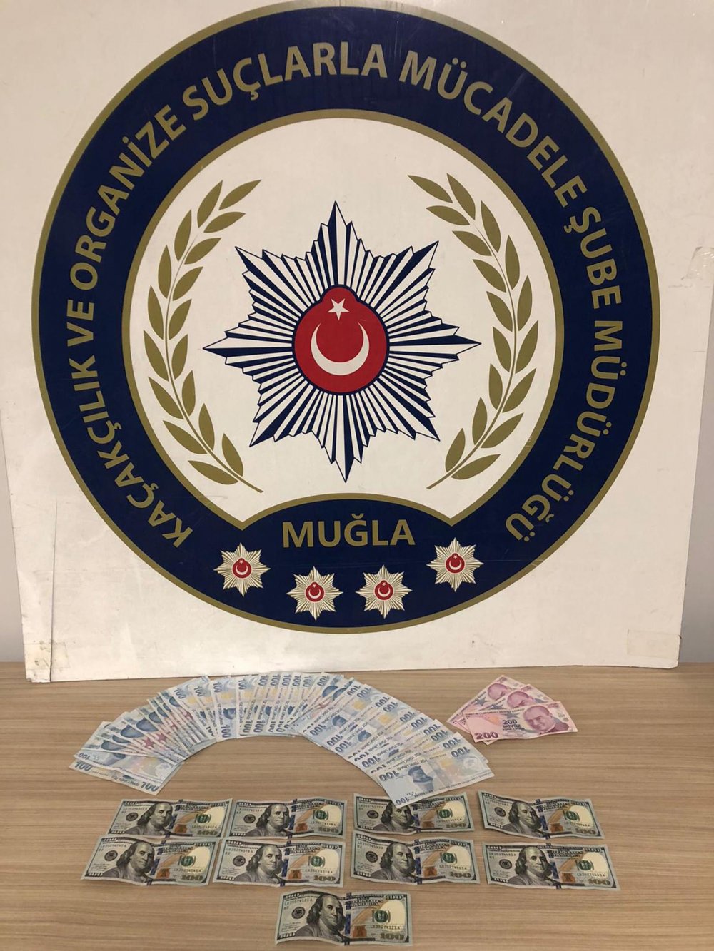Muğla'da sahte dolarla alışverişe 3 tutuklama