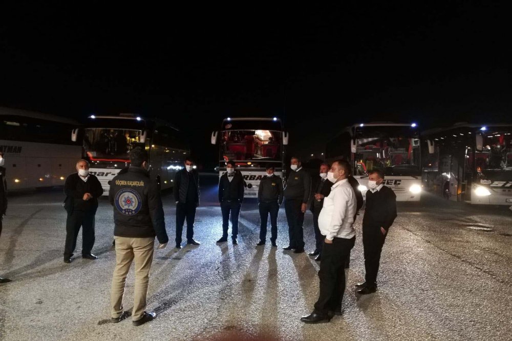Otobüs şoförleri, göçmen kaçakçılığı suçu ve cezası hakkında bilgilendirildi