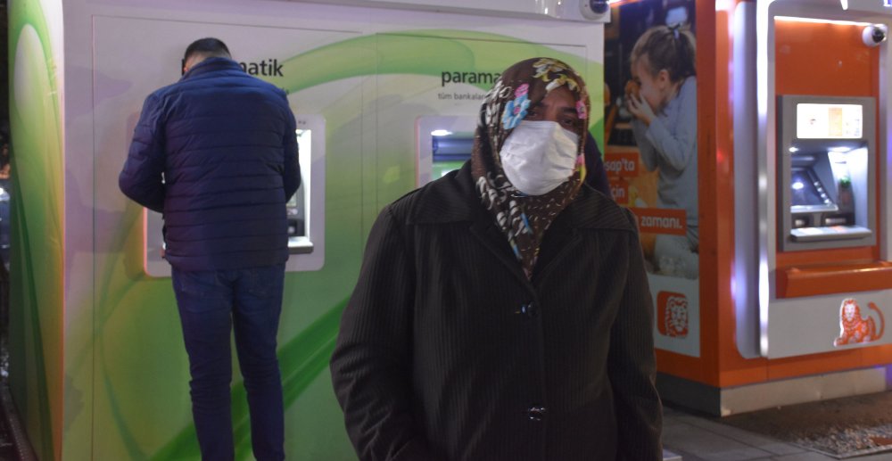 Çektiği parayı ATM'de unuttu, polisten yardım istedi