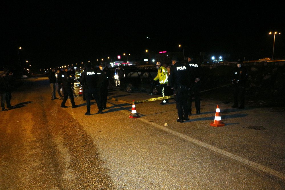 Hafif ticari araç ile otomobil çarpıştı: 1 ölü, 1 yaralı