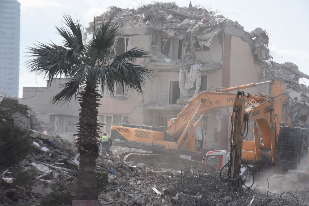 İnşaat mühendisinden İzmir için 'acil kentsel dönüşüm' çağrısı