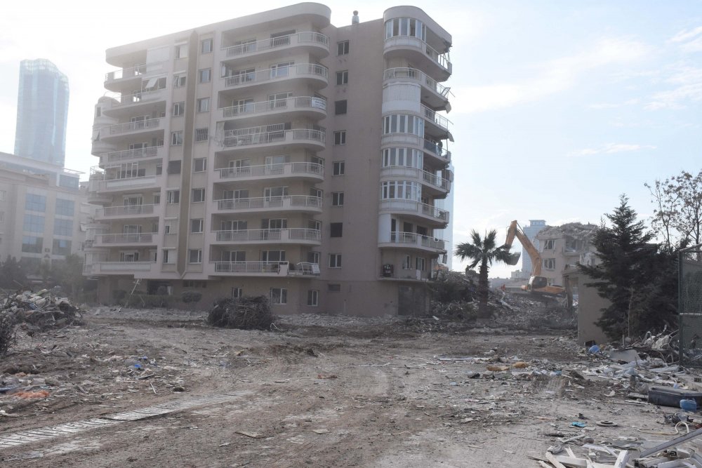 İnşaat mühendisinden İzmir için 'acil kentsel dönüşüm' çağrısı