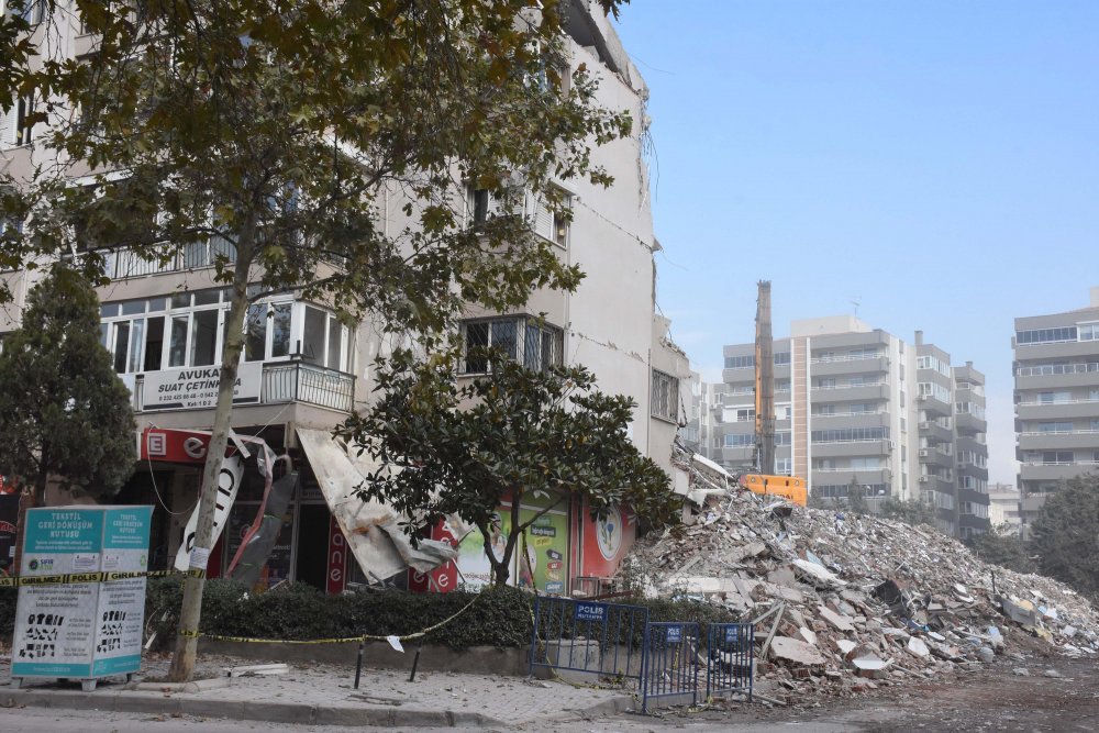 İnşaat mühendisinden İzmir için 'acil kentsel dönüşüm' çağrısı