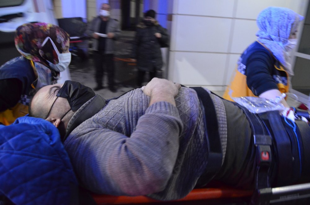 2 gün önce kavga ettiği kişinin önünü kesip, tabancayla vurdu