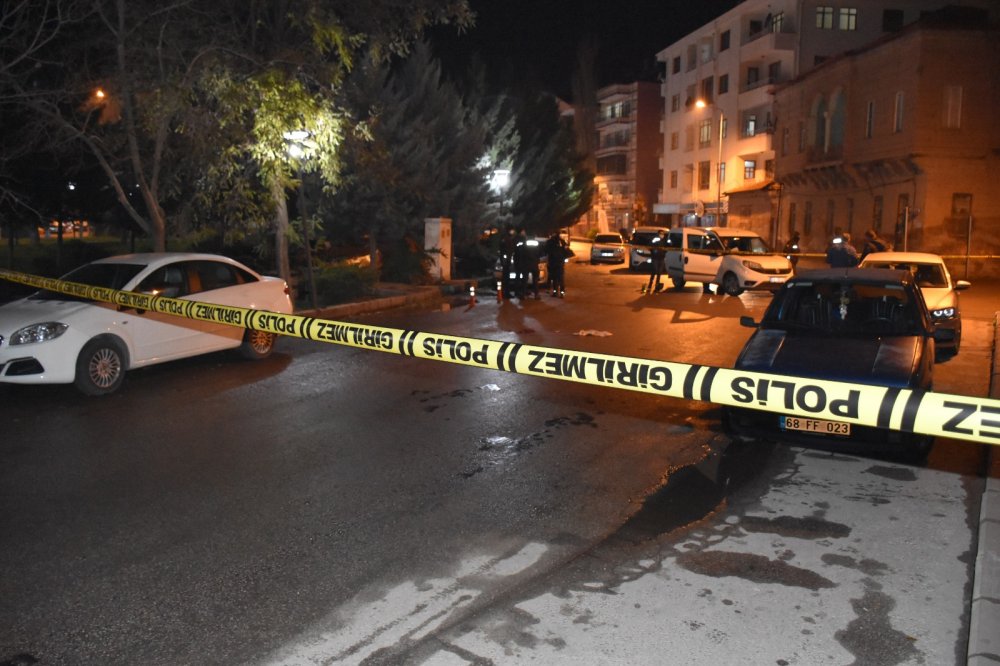 2 gün önce kavga ettiği kişinin önünü kesip, tabancayla vurdu