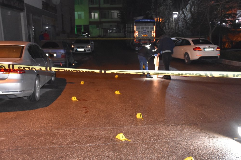 2 gün önce kavga ettiği kişinin önünü kesip, tabancayla vurdu