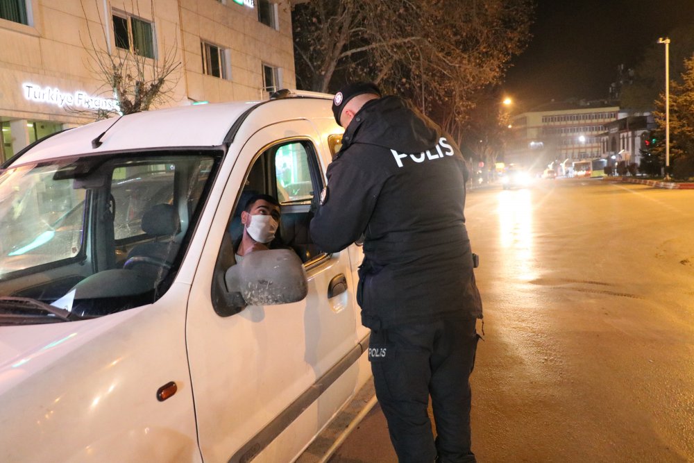 Afyonkarahisar'da sokağa çıkma kısıtlaması başladı