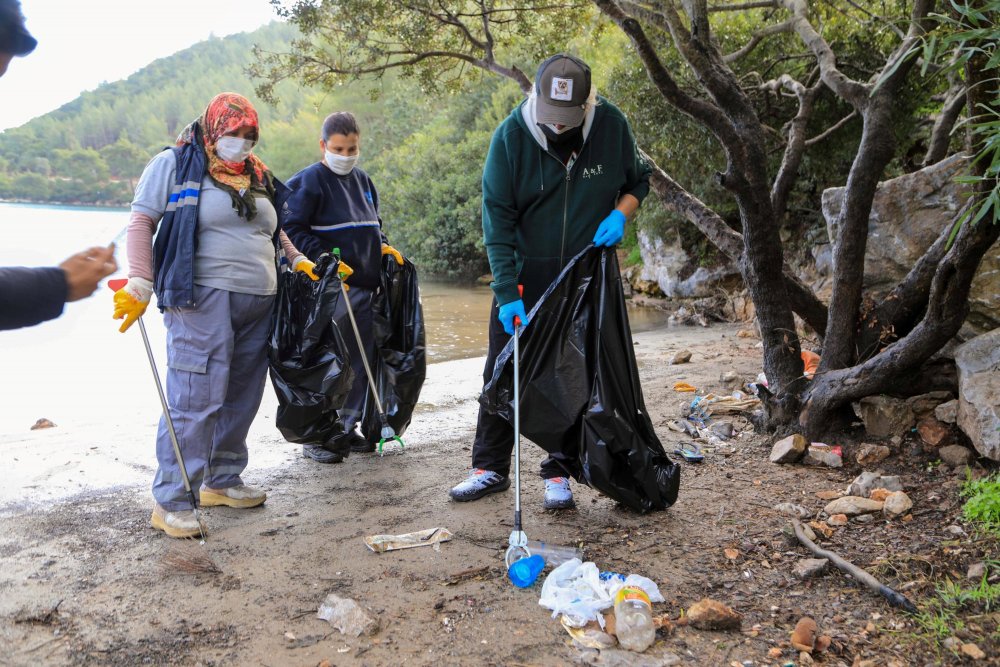 Cennet Koyu 'Bodrum'da Doğa Kazanacak' sloganıyla temizlendi