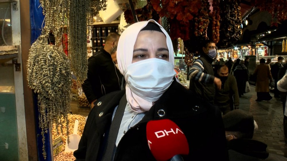 Eminönü'nde kısıtlama yoğunluğu; saatler kala akın ettiler