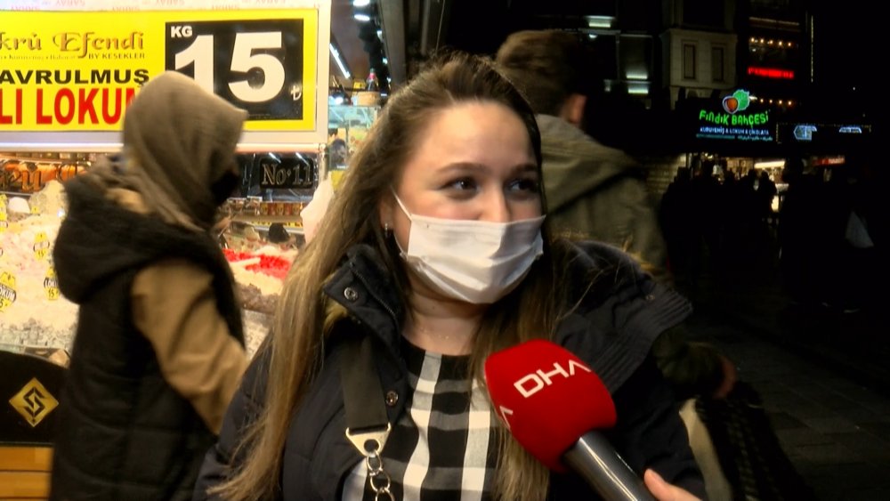 Eminönü'nde kısıtlama yoğunluğu; saatler kala akın ettiler