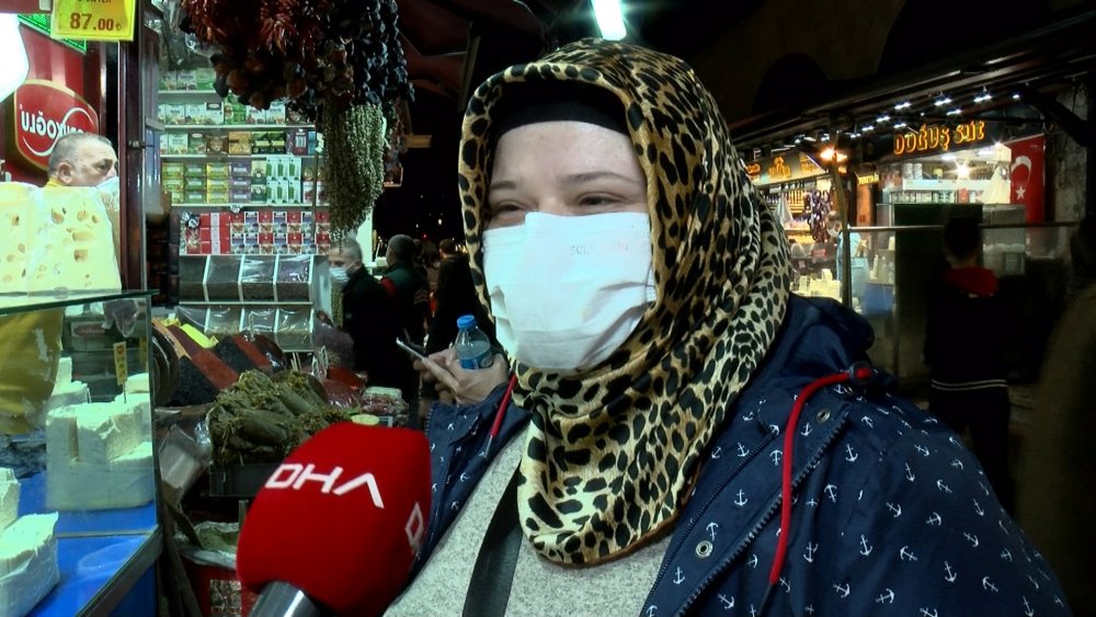 Eminönü'nde kısıtlama yoğunluğu; saatler kala akın ettiler