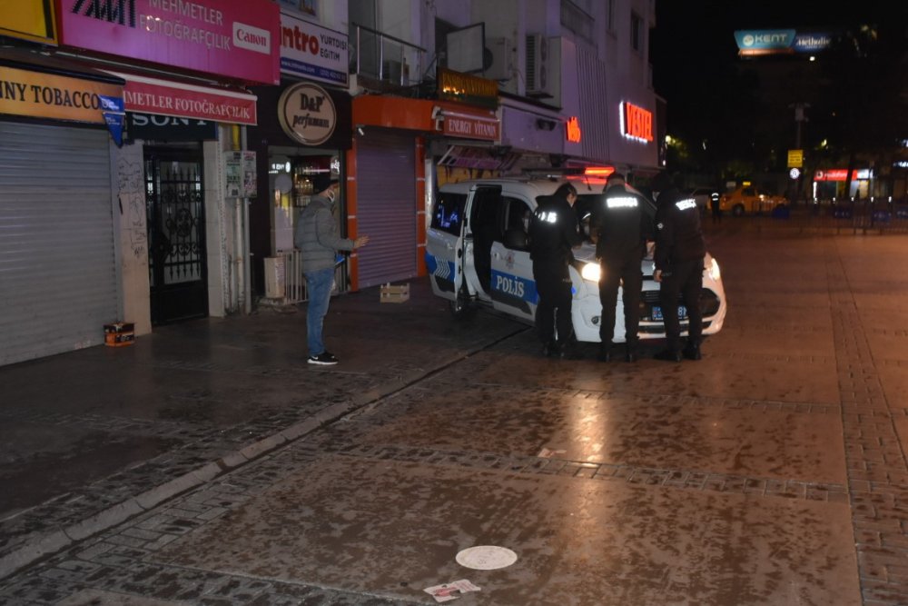 İzmir'de 56 saatlik sokağa çıkma kısıtlaması başladı