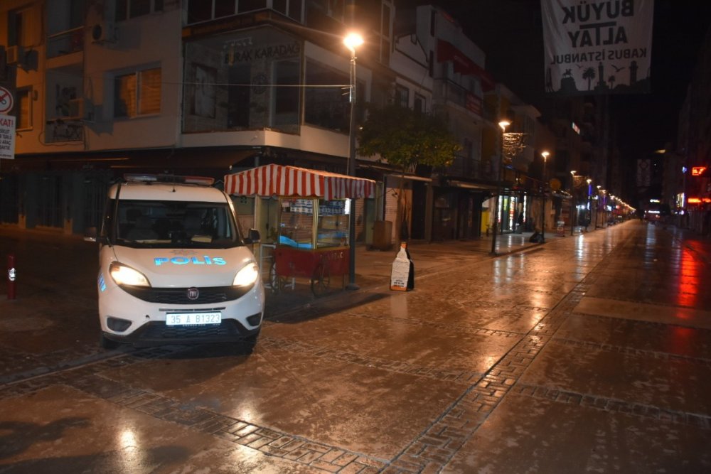 İzmir'de 56 saatlik sokağa çıkma kısıtlaması başladı