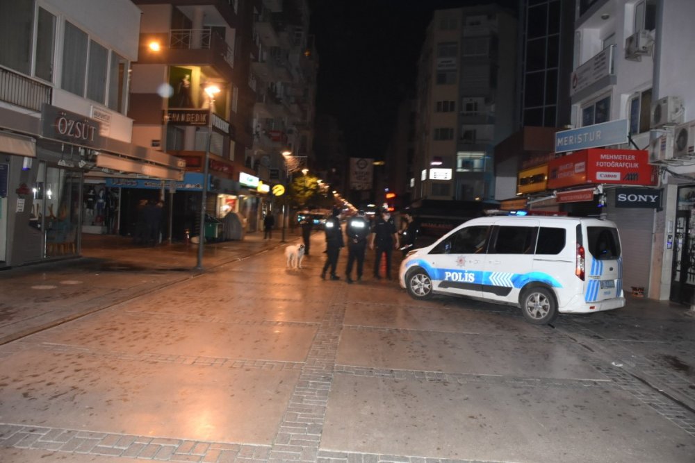 İzmir'de 56 saatlik sokağa çıkma kısıtlaması başladı