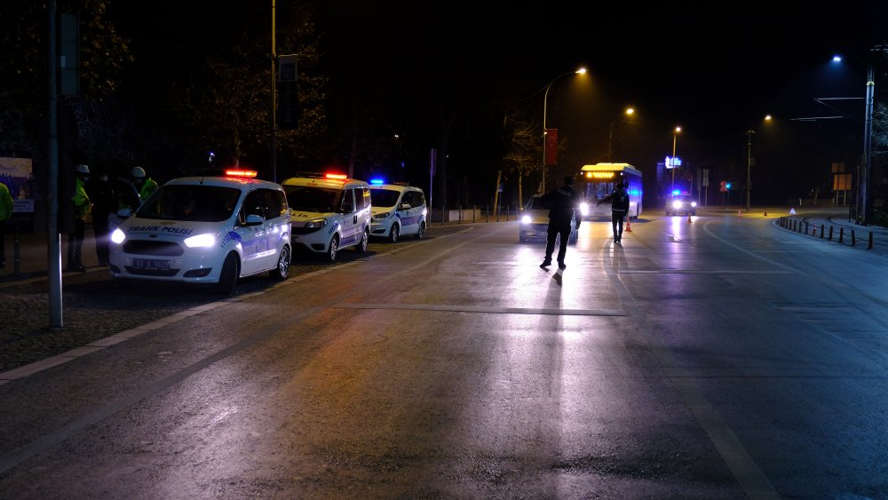 Kısıtlamayı ihlal eden kişiden, polise: İnşallah arabanız bozulur da benim tamirhaneye gelmezsiniz ağabey