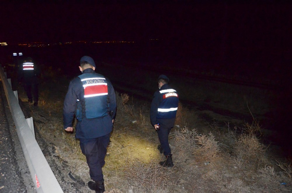 Arı'nın aracına ateş edildi