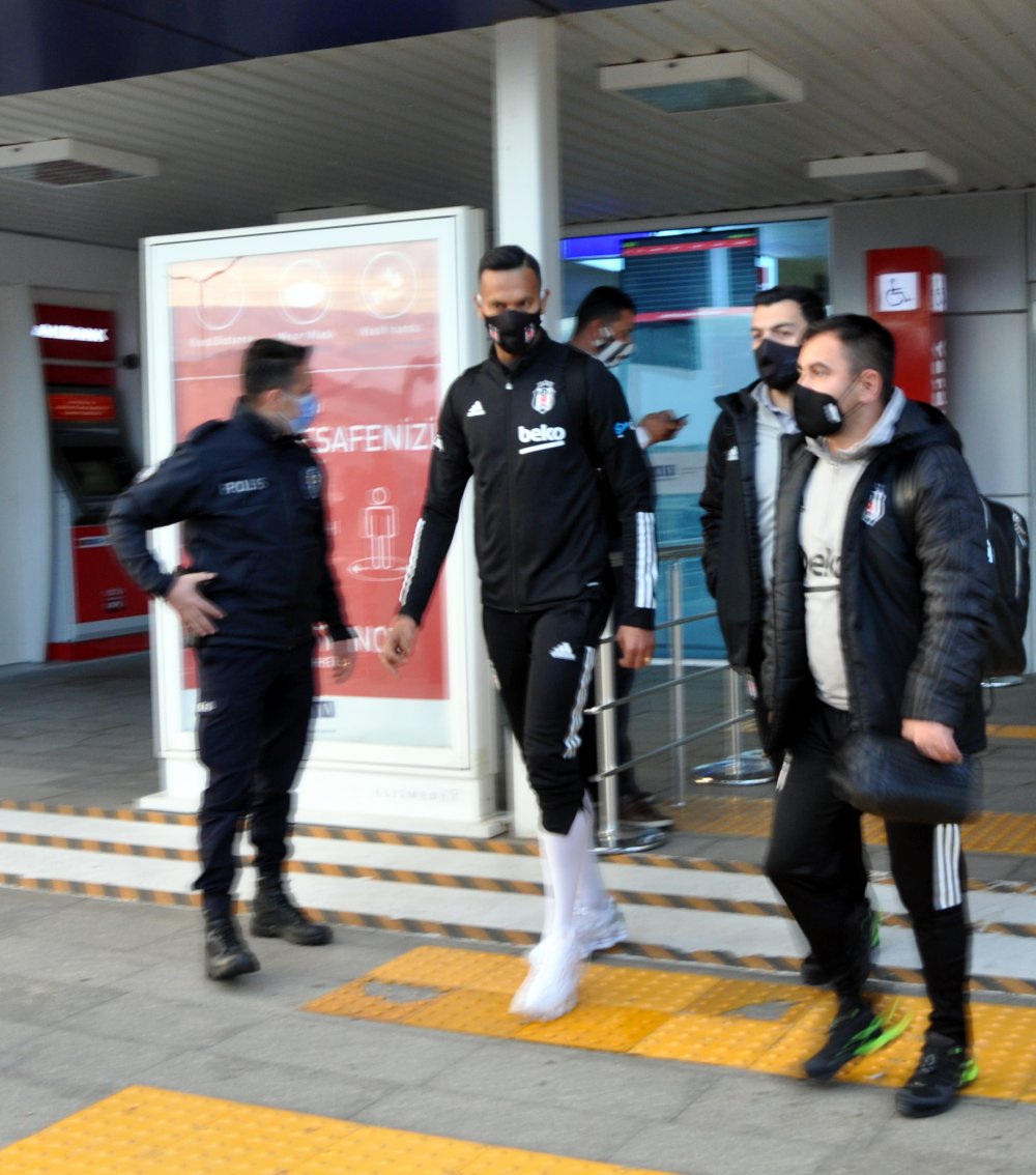 Beşiktaş kafilesi Antalya’ya geldi