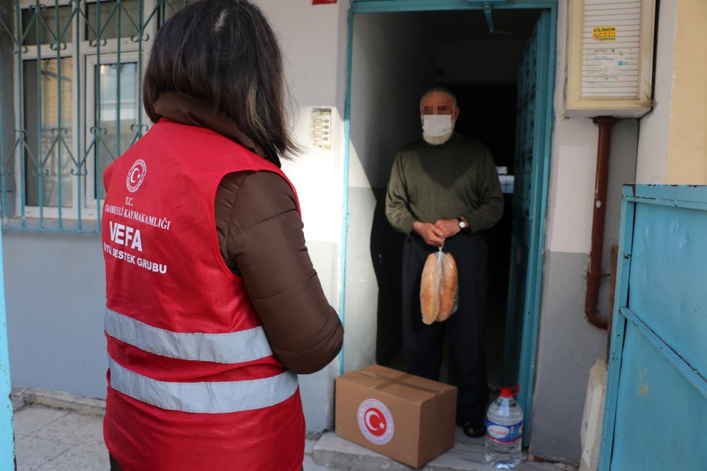 Sultanbeyli'de pandemi süresince 60 milyon 600 bin lira yardım yapıldı