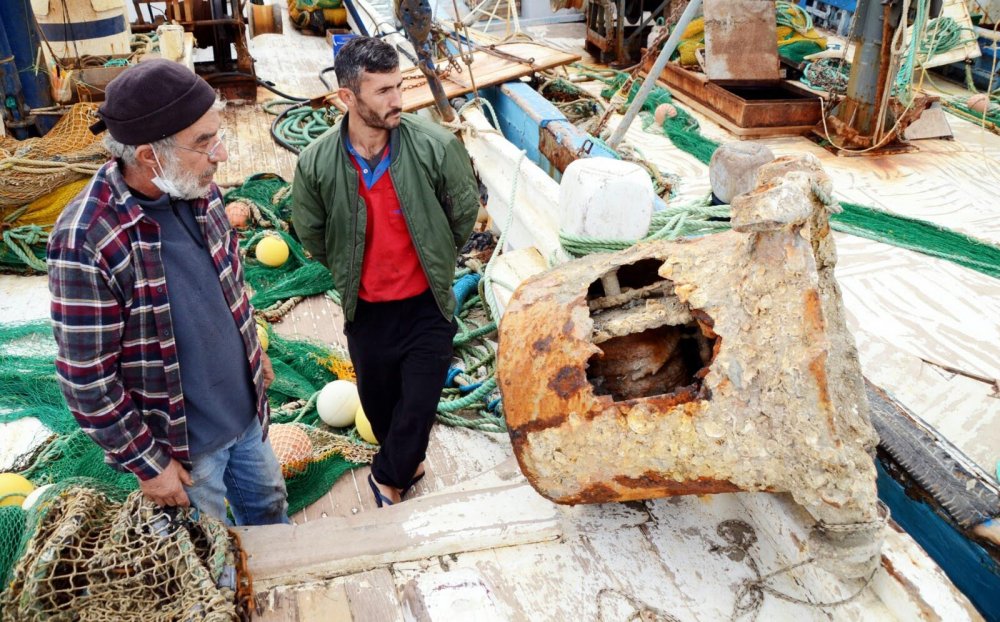 Bodrum'da balıkçı ağlarına 200 kilogram mayın parçası takıldı