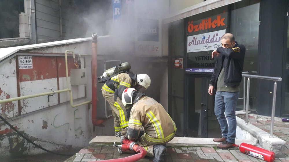 Bursa'da AVM deposunda yangın