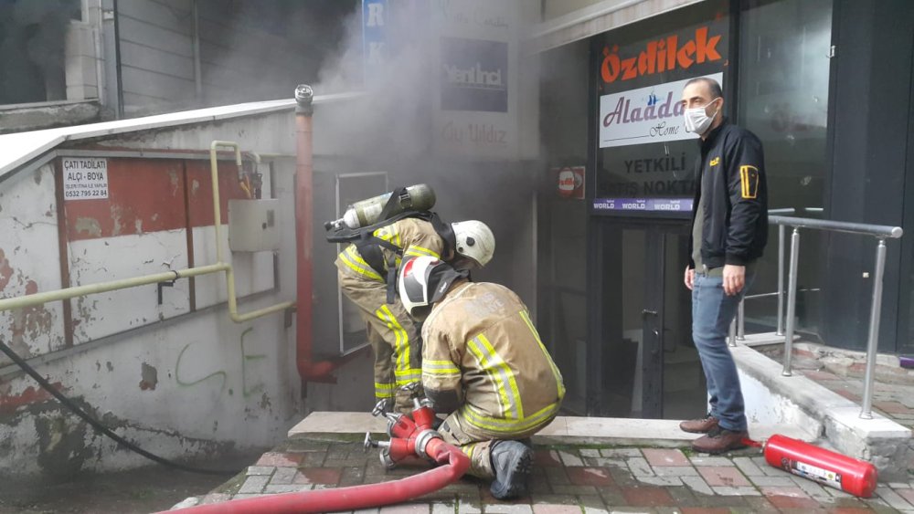 Bursa'da AVM deposunda yangın