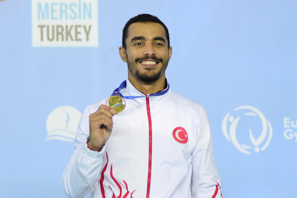 Ferhat Arıcan paralel barda Avrupa Şampiyonu oldu, asker selamı verdi