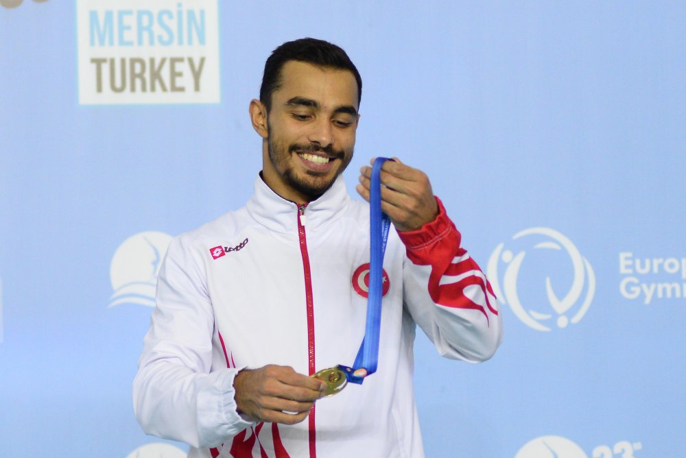 Ferhat Arıcan paralel barda Avrupa Şampiyonu oldu, asker selamı verdi