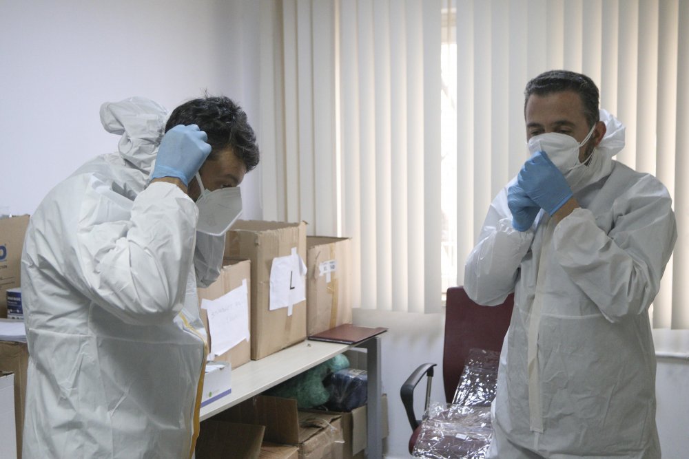 Filyasyon ekipleri, sokak kısıtlamasında virüsün izini sürdü