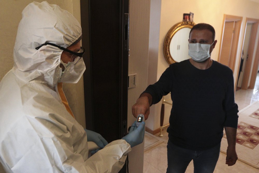 Filyasyon ekipleri, sokak kısıtlamasında virüsün izini sürdü