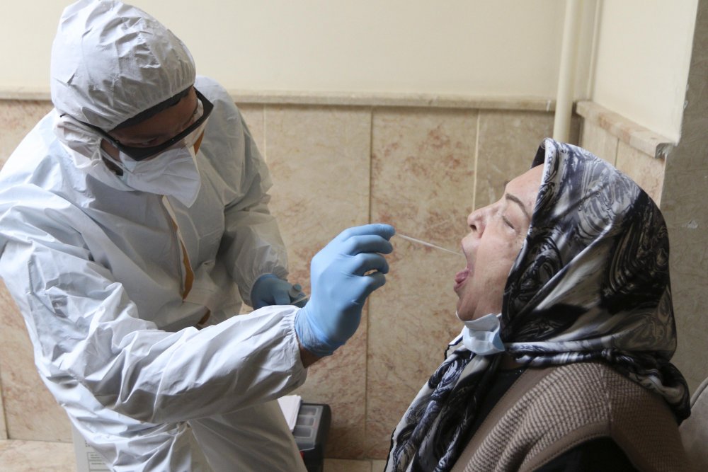 Filyasyon ekipleri, sokak kısıtlamasında virüsün izini sürdü