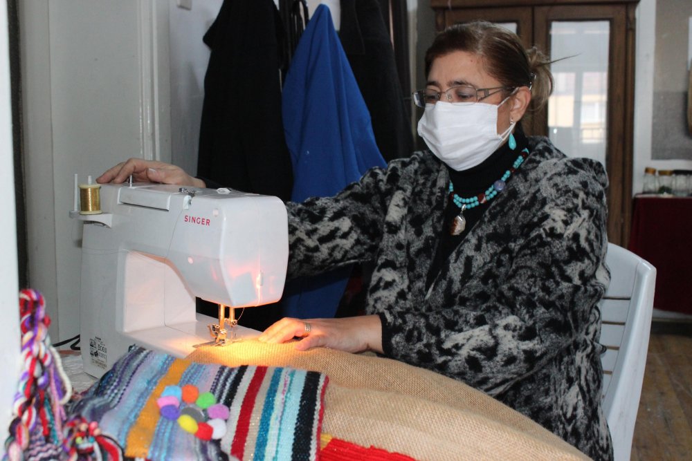 Kadınlar pandemide üretime evde devam ediyor