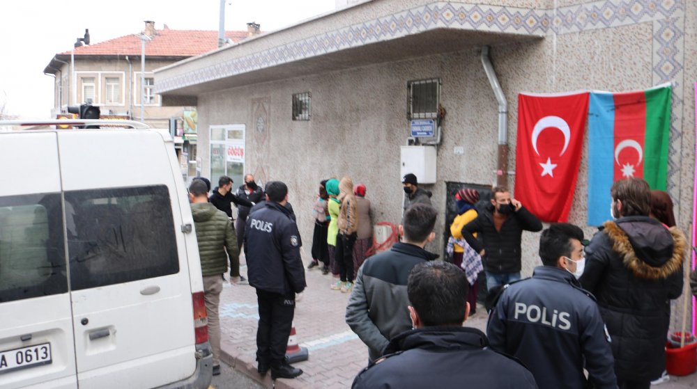 Kısıtlamayı ihlal eden Afgan ve Suriyeli 13 kişi yakalandı