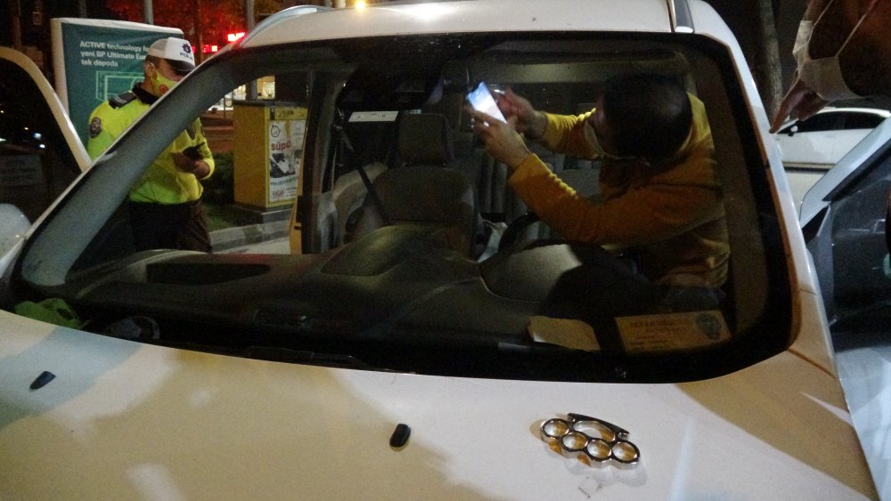 Polis kılığına girerek aracıyla uygulama yapan gence 4 bin 378 TL ceza kesildi