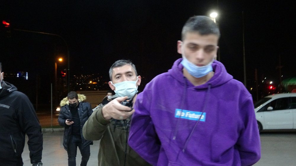 Polis kılığına girerek aracıyla uygulama yapan gence 4 bin 378 TL ceza kesildi