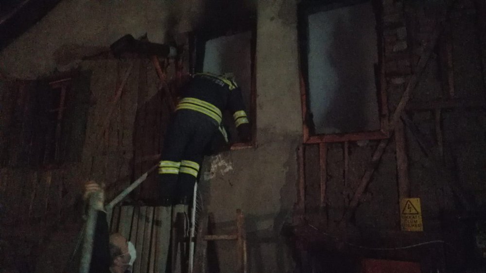 Sobayı yakmak isterken evi yaktı 