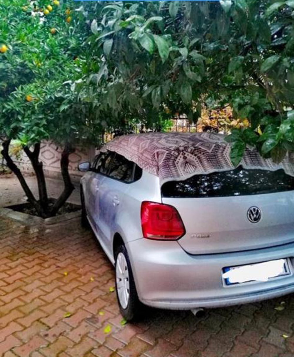 'Turuncu alarm' ile uyarılan Antalyalılardan doluya karşı kilimli önlem