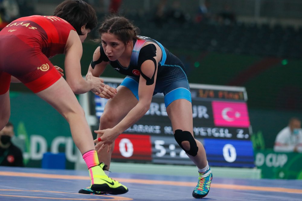 Güreş Dünya Kupası'nda kadınlarda ilk gün tamamlandı